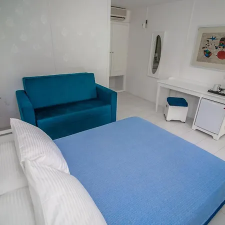 Blue & White 3*